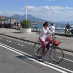 Pista ciclabile sul lungomare di Napoli (fonte: rivistabc.it)