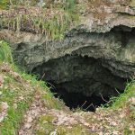 L'apertura della grotta Ruotolo, nel territorio di Solopaca (Bn)