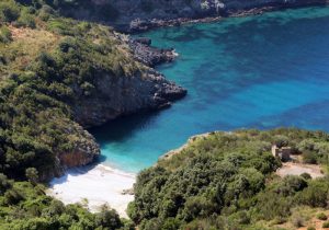 Panorama di Cala Bianca, a Camerota, tra le spiagge più belle d'Italia
