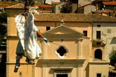 Il rito del Volo dell'Angelo nel borgo irpino di Gesualdo