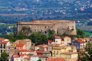 Il Castello che domina il borgo campano di Ceppaloni