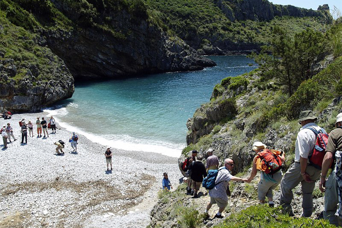 La bellissima Cala Bianca, a Camerota, nel Cilento