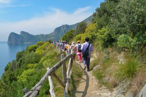 escursione nella baia di ieranto, in penisola sorrentina