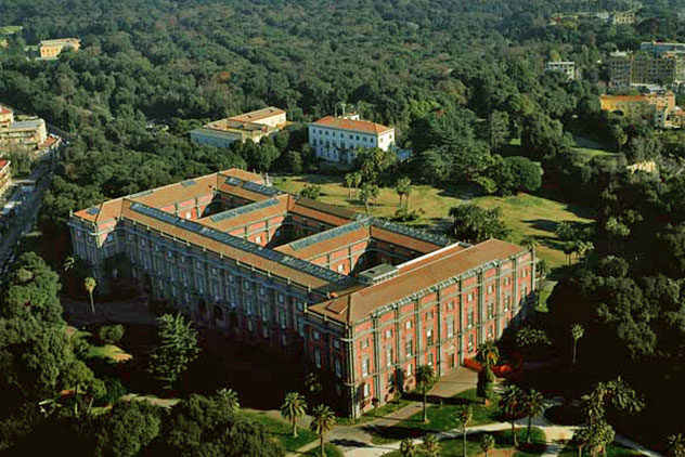 Panorama del Museo e del Parco di Capodimonte a Napoli (foto da campaniartecard.it)
