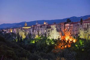Panorama notturno di Sant'Agata de' Goti