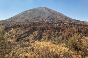 Vesuvio, panorama dalla Valle dell?inferno dopo gli incendi 2017