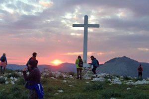La cima del monte Montagnano con la croce del Giubileo 1950