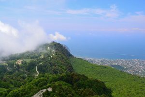 Panorama dal Monte Epomeo sull'isola d'Ischia