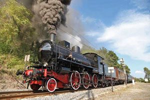 Treno a vapore con carrozze corbellini da Avellino a Rocchetta Sant'Antonio