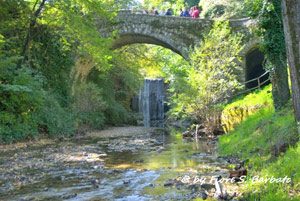 Cascata e ponte della lavandaia a Montella (foto di Fiore S. Barbato)