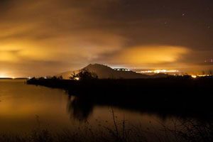 Il lago di Conza di notte