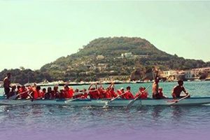 Su mare di Baia in canoa Dragon Boat