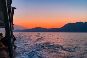 in barca al tramonto in Costiera Amalfitana